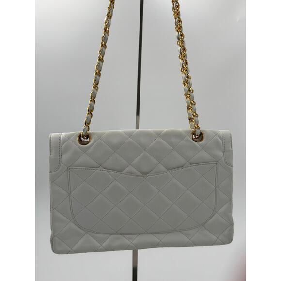 Chanel Vintage Classic Double Flap Bag in White Lambskin with 24K Gold Hardware - Picture 2 of 8
